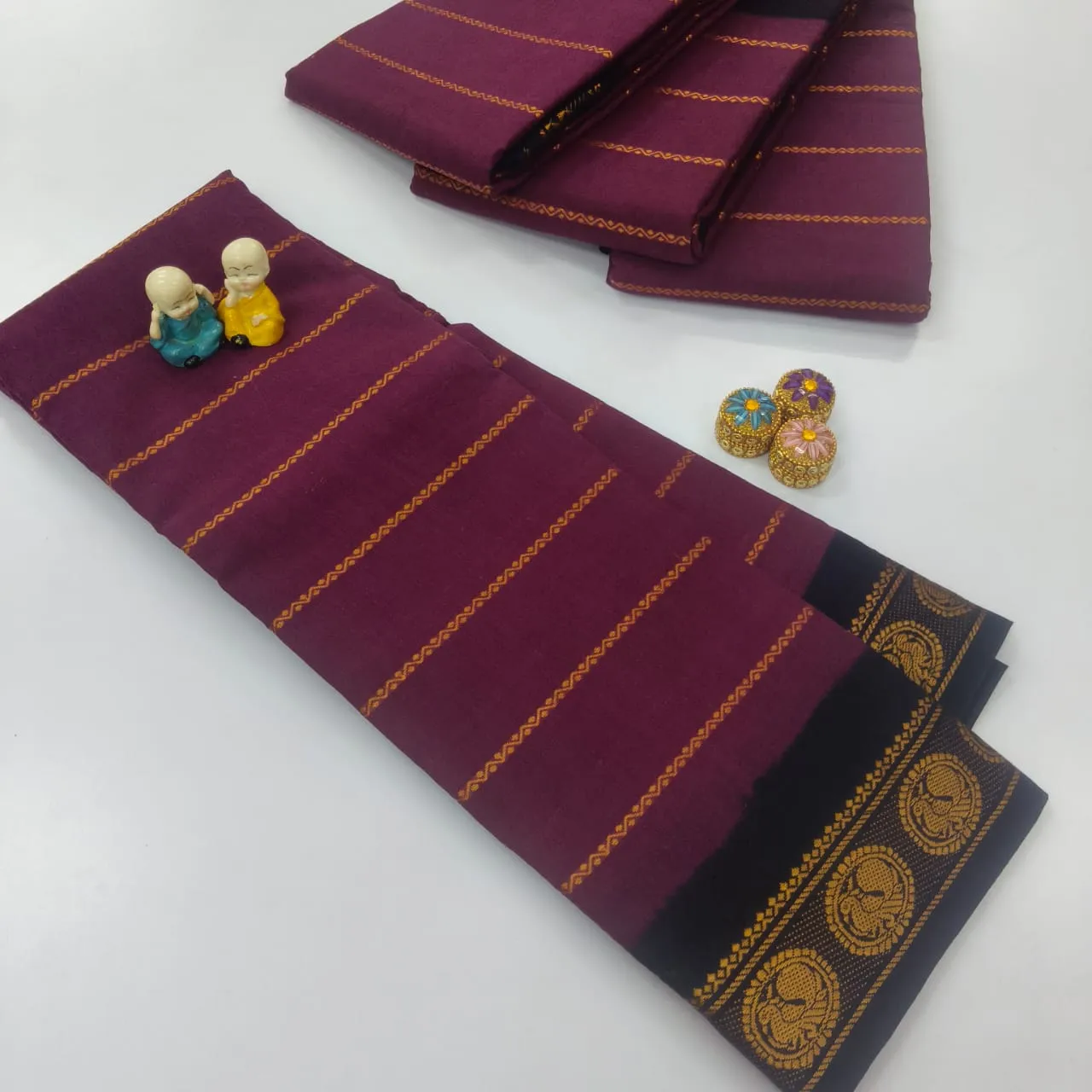 Peacock Medallion Sungudi Cotton Saree